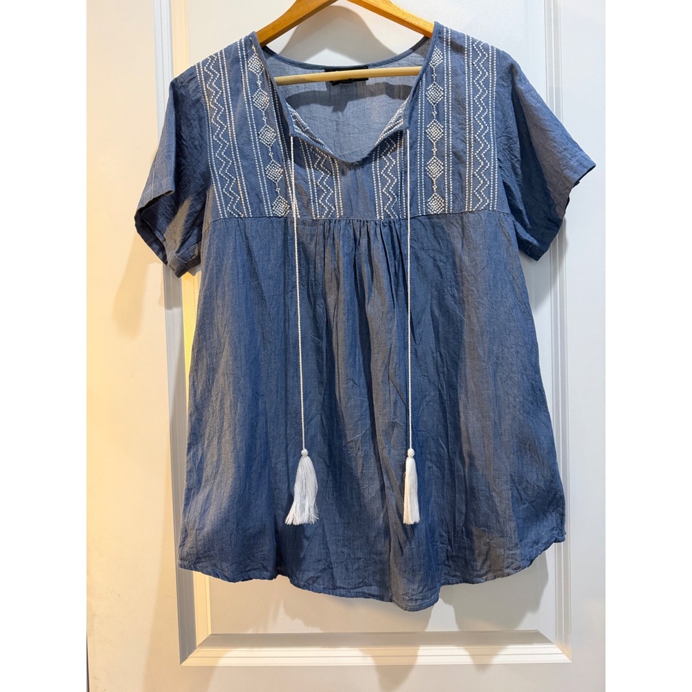 B Boutique by Evergreen Blue Chambray Embroidered Tassel Tunic Top Medium